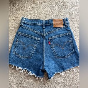 Levi’s ribcage short size 25